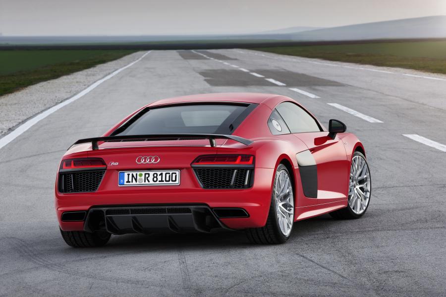  Audi R8 V10 Plus 2015 года  (WW) (фото 10 из 30)